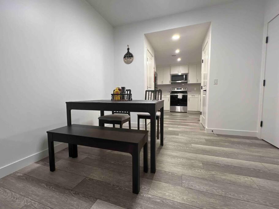 Newly Built 2 Bedroom Suite With Free Parking - Close To Banff National Park, Κάλγκαρι Εξωτερικό φωτογραφία