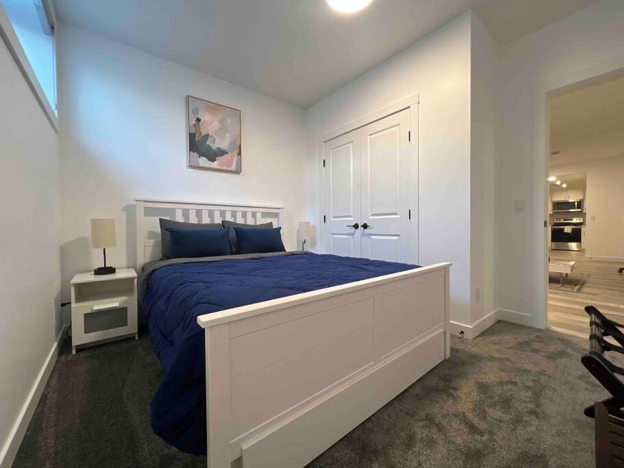 Newly Built 2 Bedroom Suite With Free Parking - Close To Banff National Park, Κάλγκαρι Εξωτερικό φωτογραφία
