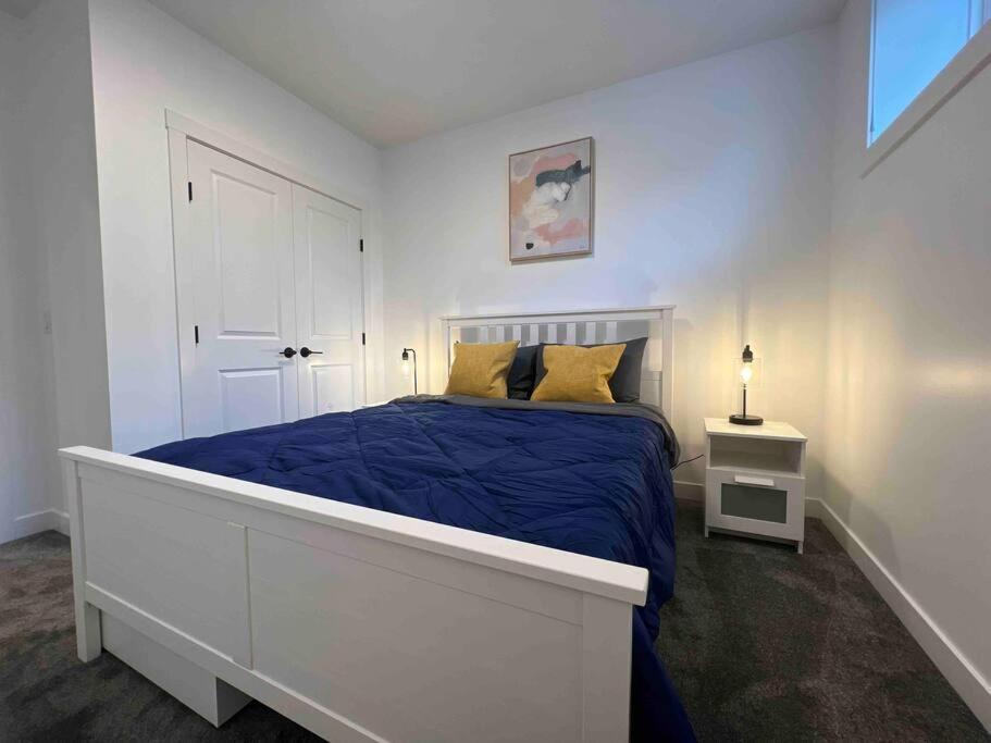 Newly Built 2 Bedroom Suite With Free Parking - Close To Banff National Park, Κάλγκαρι Εξωτερικό φωτογραφία